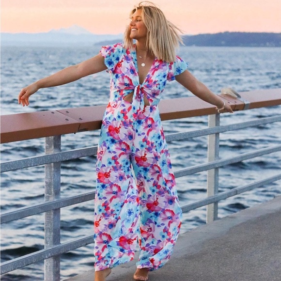 Aura Pants - Aura Floral Jumpsuit Cut Out Middle Short Sleeve Size Medium